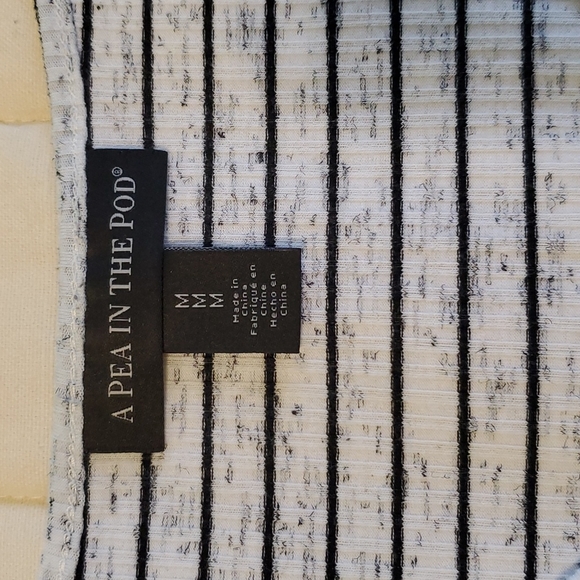 A Pea In The Pod Long Sleeve Maternity Top - Picture 2 of 4